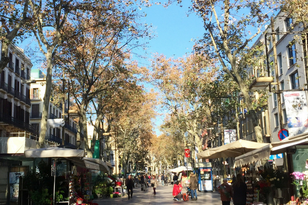 Disfruta de las hermosas calles de Barcelona cuando llegues desde el puerto de cruceros de Barcelona.