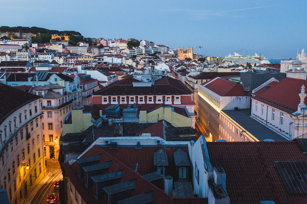 Como uno de nuestros restaurantes favoritos de Lisboa con vista, EPUR sirve una gran versión moderna de la cocina portuguesa.