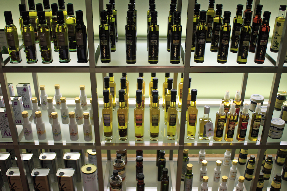 ¿Sabías que España es el mayor productor de aceite de oliva del mundo? El aceite de oliva virgen extra es uno de los souvenirs más típicos de Barcelona.