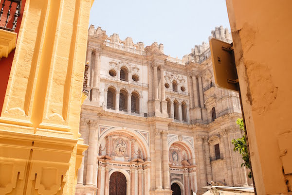 La famosa catedral de una torre es una de nuestras mejores opciones para ver en Málaga.