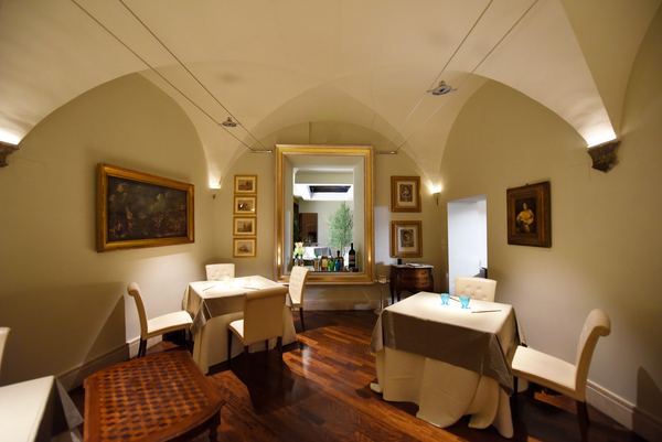 Il Convivio Troiani es uno de los restaurantes Michelin más exclusivos de Roma, con cuatro espacios gastronómicos únicos. 