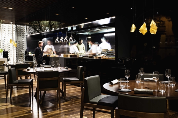 LOCO es uno de los mejores restaurantes con estrella Michelin de Lisboa y, sin duda, uno de los más singulares. 
