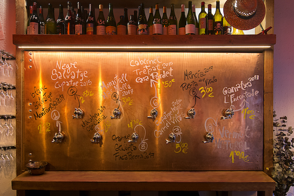 Vino natural de barril en Barcelona