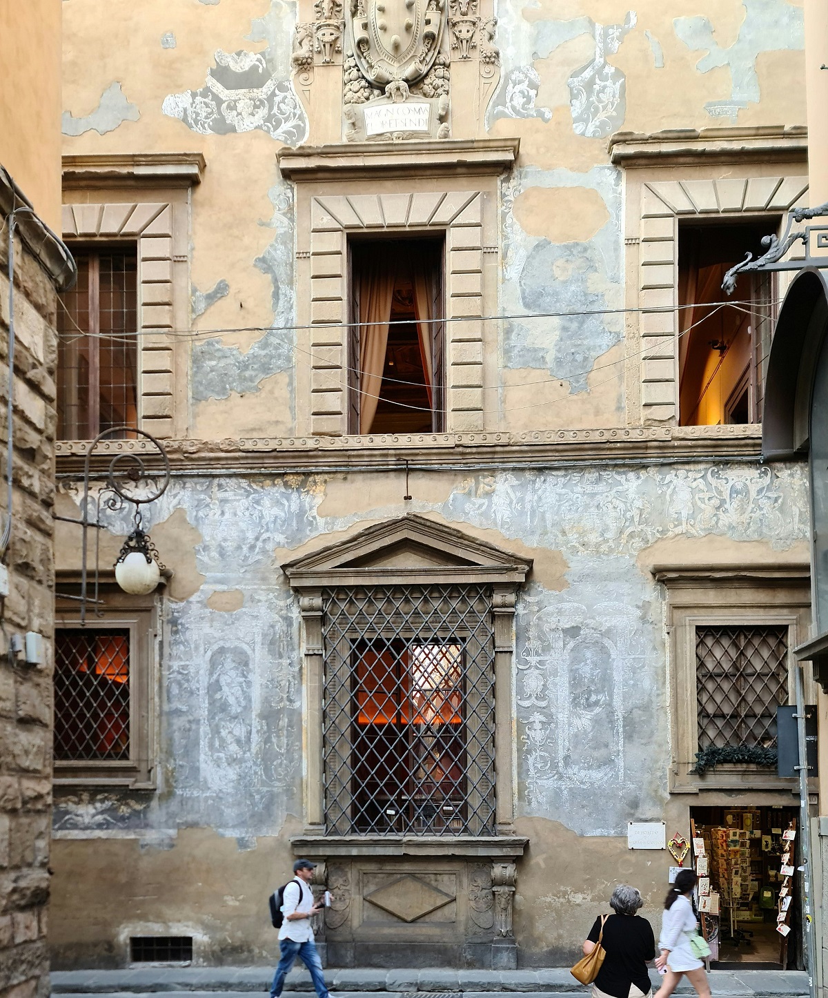 La fachada del Palazzo Pandolfini en el centro de Florencia