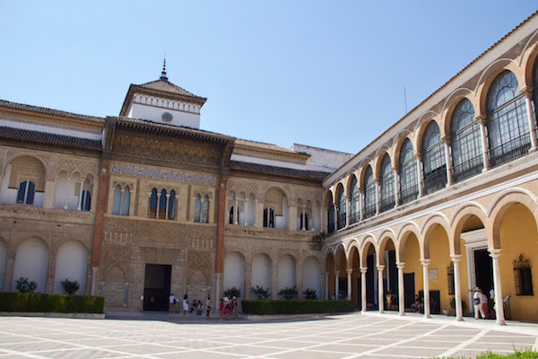 Nuestra guía para visitar el Alcázar de Sevilla destaca las partes más importantes del palacio que no te puedes perder.