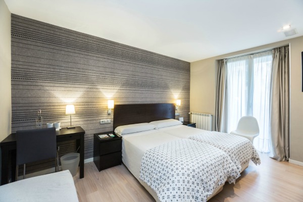 Nuestro hotel económico favorito en San Sebastián puede ser una ganga, pero con accesorios modernos, un ambiente relajado y un servicio personalizado, ciertamente no carece de calidad.