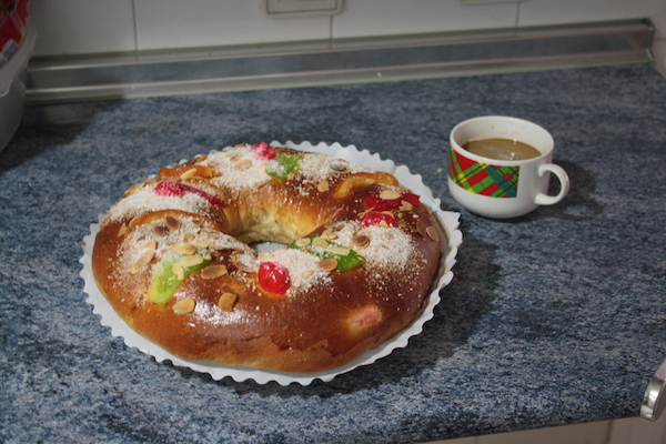 Bolo rei (Pastel de Reyes), una de las comidas navideñas portuguesas más típicas
