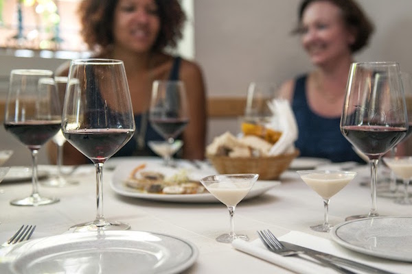 ¡Hay tantos buenos bares de vinos en San Sebastián! Syrah es uno de nuestros favoritos.