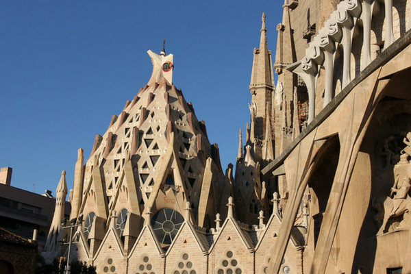 ¿Buscas uno de los mejores lugares para comer cerca de la Sagrada Familia? ¡No busque más allá de nuestra gran guía!