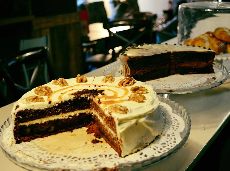 ¿Qué serían los acogedores cafés de Sevilla sin acompañar tu café con algo sabroso y dulce?