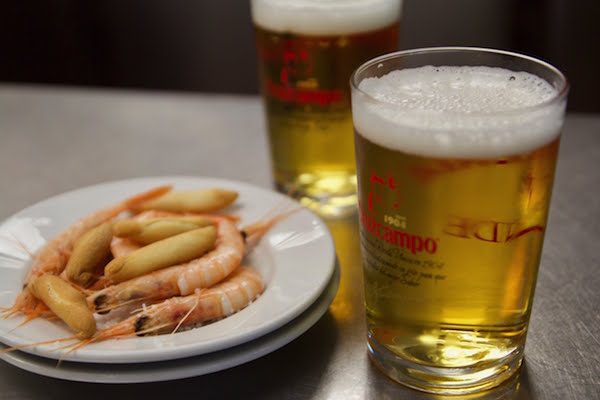 ¡Asegúrate de probar algo de comida local fresca cuando visites Sevilla en el verano para ayudar a combatir el calor!