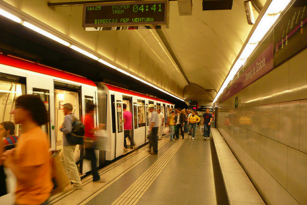 ¡El metro es la forma más rápida de moverse por Barcelona!