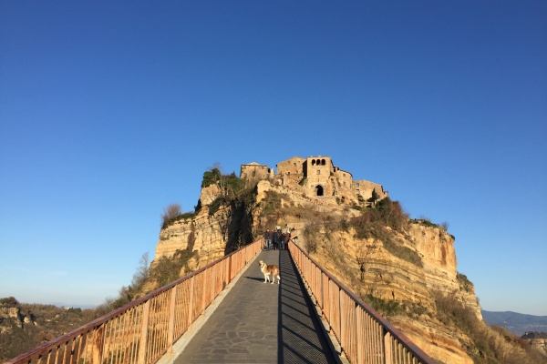 Aquí se muestra Civita di Bagnoregio, ¡una fácil excursión de un día desde Roma!