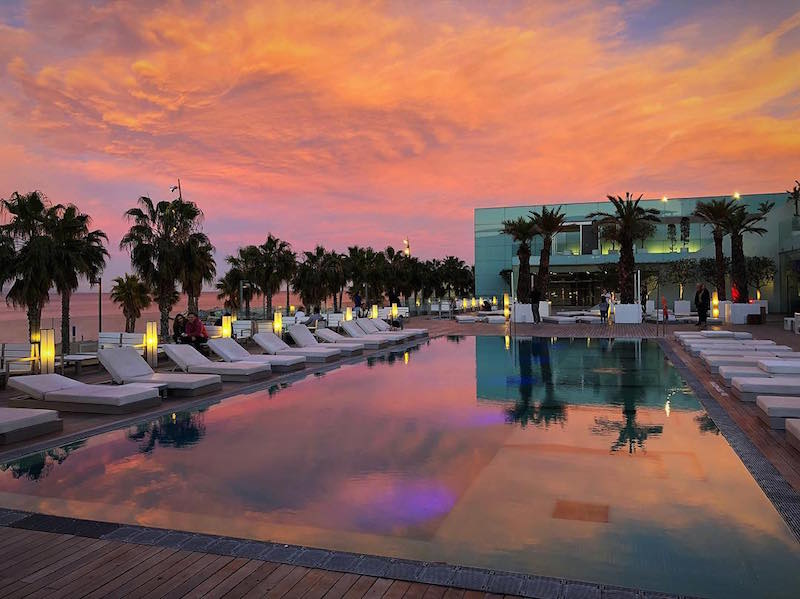 ¡No nos cansamos de ver el atardecer en Barcelona! La terraza del W Barcelona es uno de nuestros lugares favoritos.