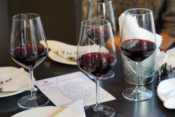 Las vinotecas de Sevilla cuentan con una gran selección de vinos tanto españoles como internacionales.