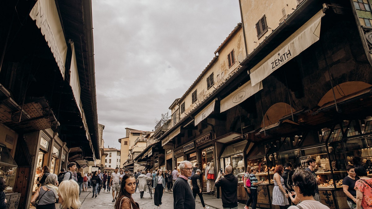 Sea consciente de su entorno en áreas más concurridas como el Ponte Vecchio.