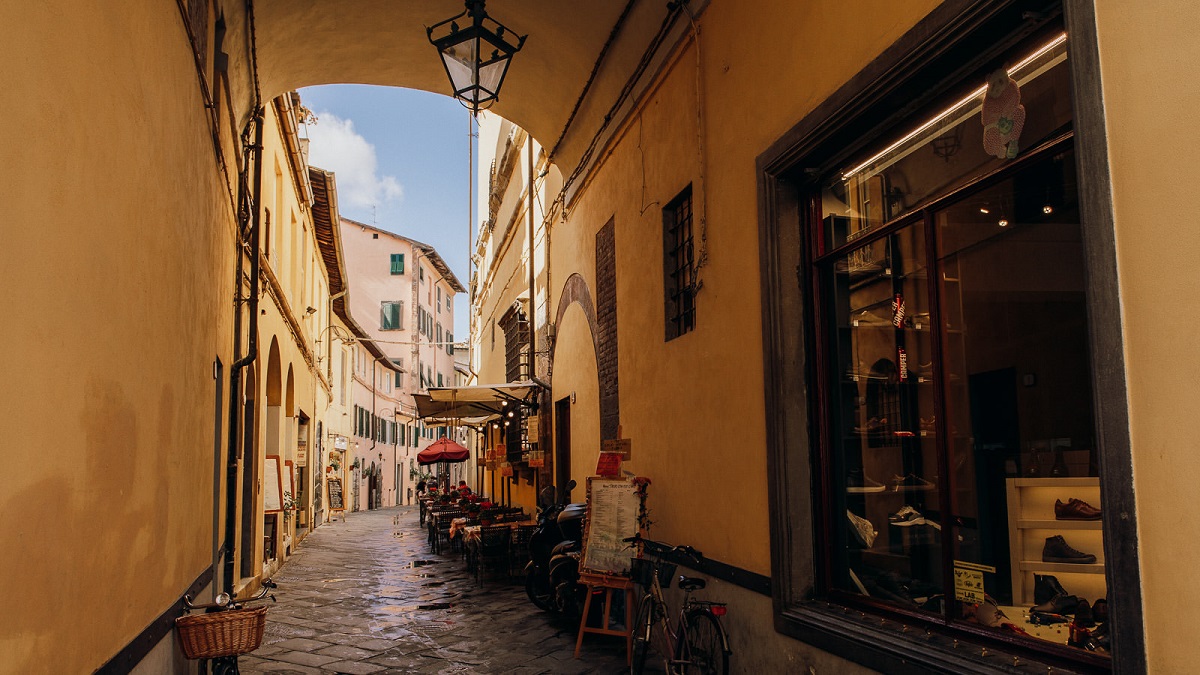 Lucca es una de las muchas maravillosas ciudades toscanas a las que se puede llegar fácilmente desde Florencia.