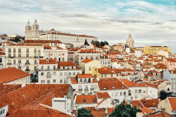 El barrio de Alfama es una de las zonas más antiguas y pintorescas de Lisboa.
