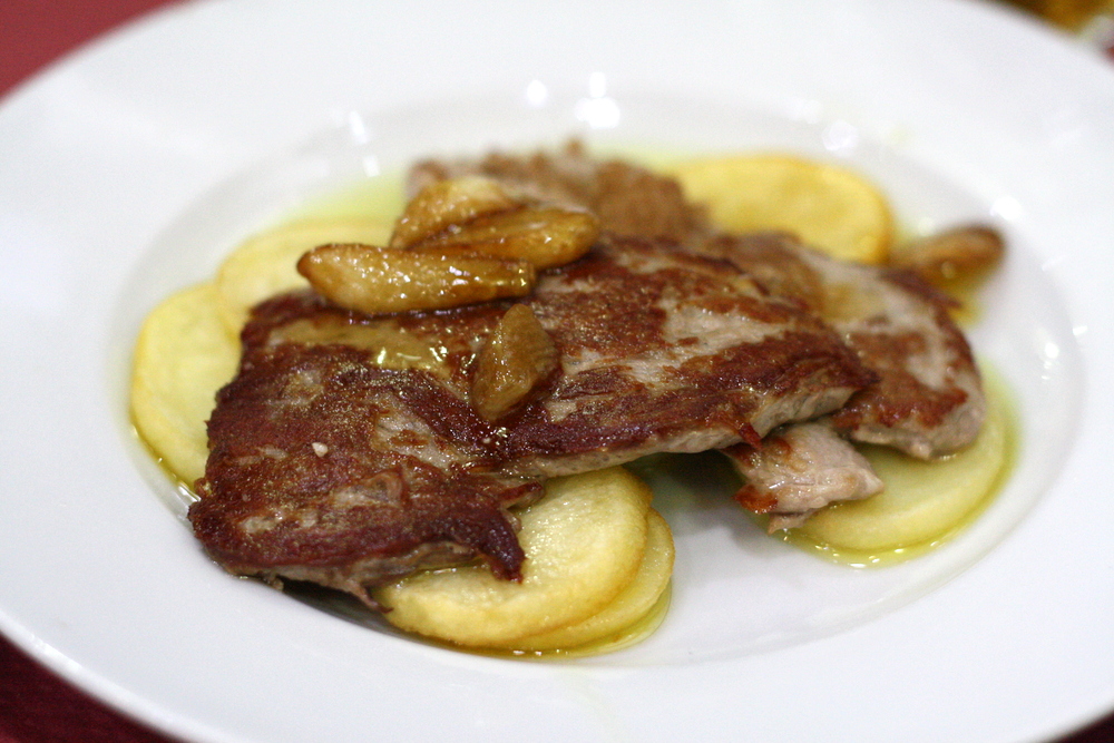 Una de las tapas más típicas de Sevilla es este solomillo al whisky. ¡Lee más opciones geniales en nuestra Guía de viaje definitiva de Sevilla!