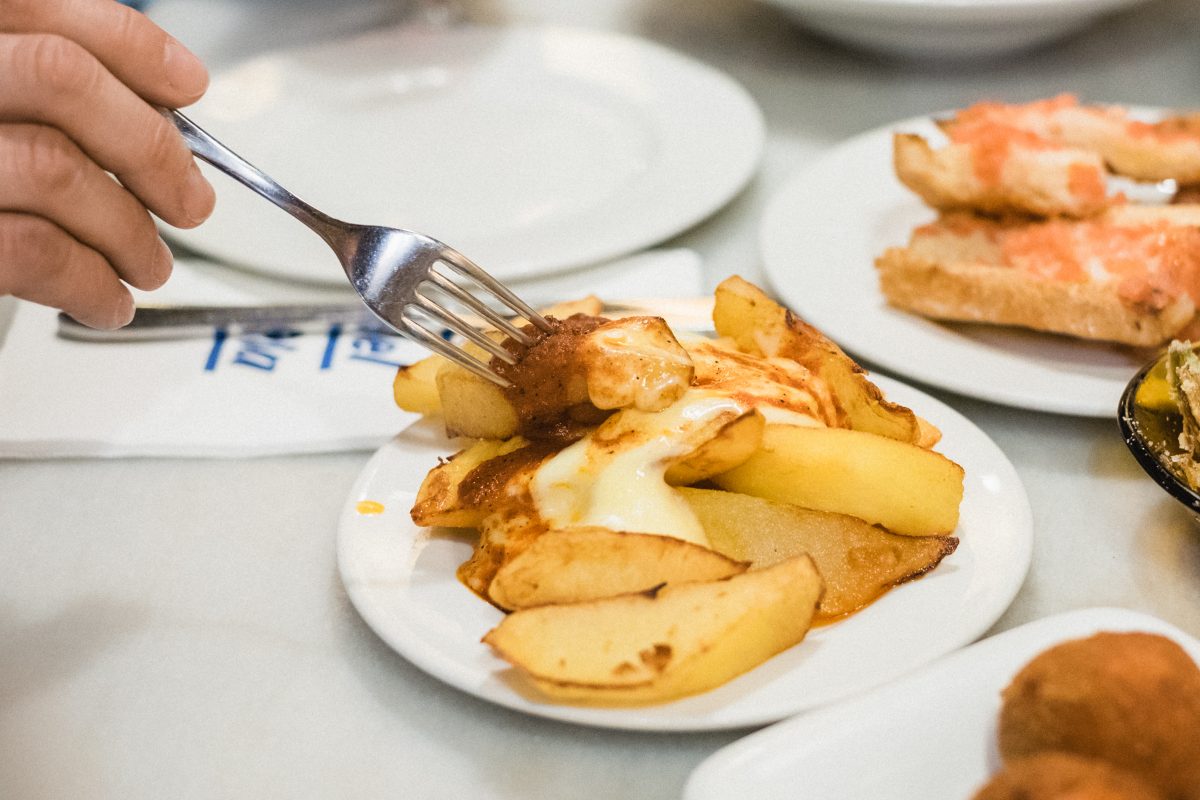 Asegúrate de visitar el Bar del Pla si estás buscando un lugar para comer en Barcelona.