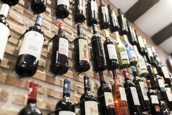 ¡Las increíbles tiendas de vinos en San Sebastián tienen mucho para elegir!