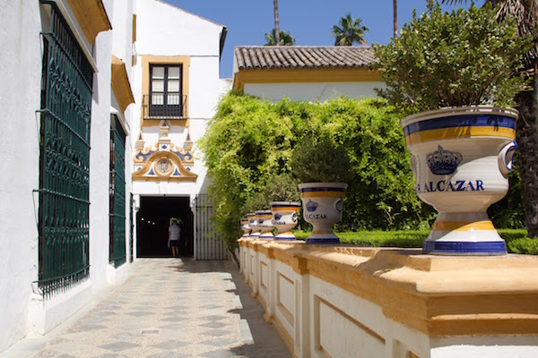 Una de las cosas más importantes que debes saber antes de viajar a Sevilla: ¡reserva online tus entradas para el Alcázar y evita las colas!