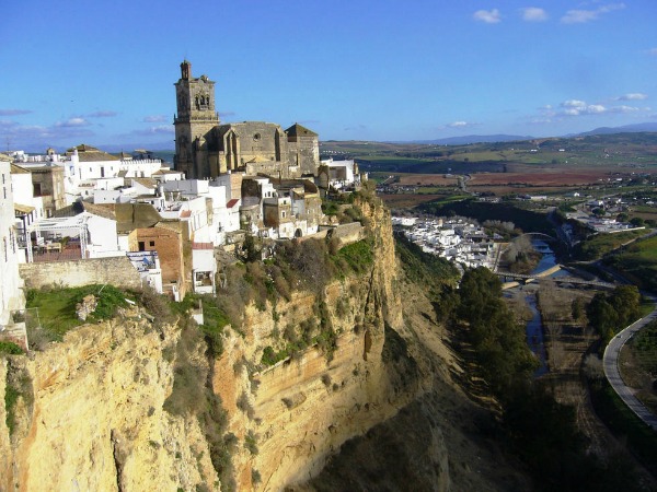 Arcos de la Frontera, una de las mejores excursiones de un día a pueblos desde Sevilla.