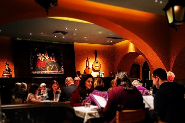 ¡O Faia, en la foto, es uno de los mejores restaurantes de Bairro Alto para escuchar fado!