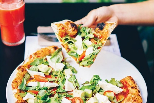 ¿Quieres comer pizza en un restaurante de Bairro Alto? Pruebe Valdo Gatti, sus piezas, que se muestran aquí, están hechas con los mejores ingredientes orgánicos de Portugal e Italia.