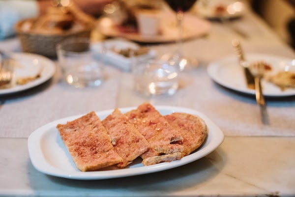 Pan con tomate (pan catalán con tomate)