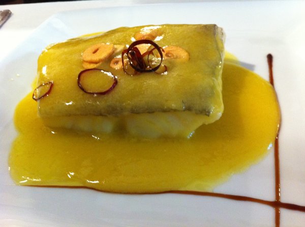 bacalao con aceite de oliva, ajo y guindillas