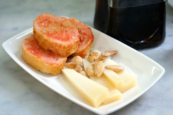 Nuestro tour de comida vegetariana en Barcelona incluye muchas opciones sin carne para que los huéspedes que no comen productos cárnicos puedan disfrutar de los mejores sabores de España. ¡Encuentra este y muchos otros consejos en nuestra completa guía vegana y vegetariana de Barcelona!