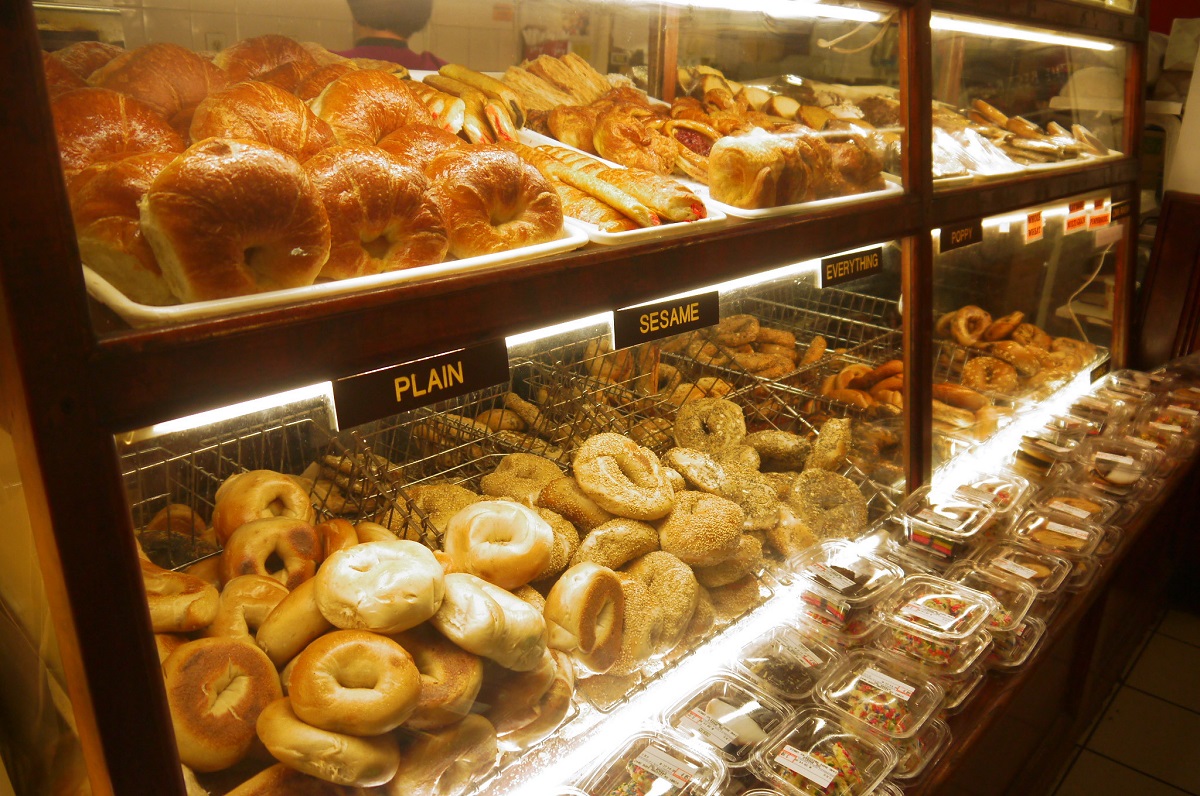El mostrador digno de baba en Tal Bagels en Nueva York
