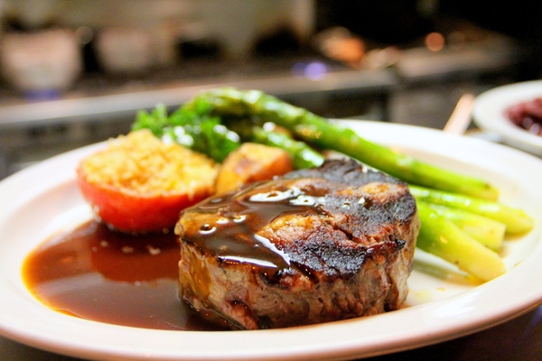 Uno de nuestros restaurantes kosher favoritos en París es Kavod, que sirve su cocina favorita de estilo francés.