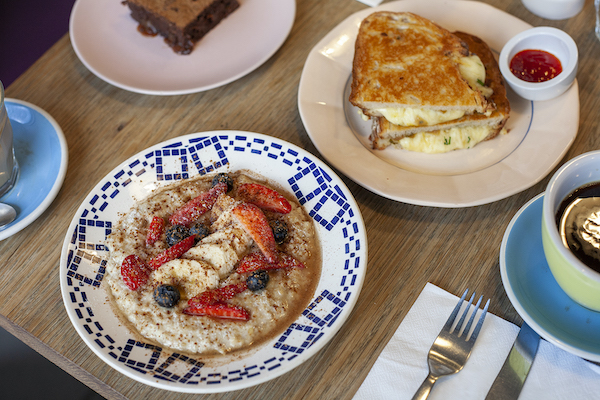 Desayuno en Bel & Nev cafe, Londres