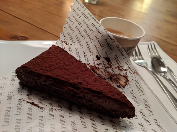 El famoso pastel de chocolate en Landeau en Lisboa