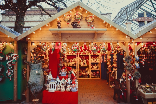 Los mejores mercados navideños de Lisboa ofrecen toda la diversión navideña clásica a pesar del clima más cálido de lo habitual.