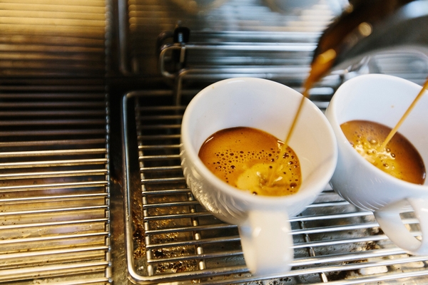 Cafe Lomi tiene algunos de los mejores y más fuertes cafés de París.