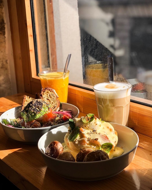 Caoua tiene algunos de los mejores cafés de París, con excelentes opciones de desayuno también.