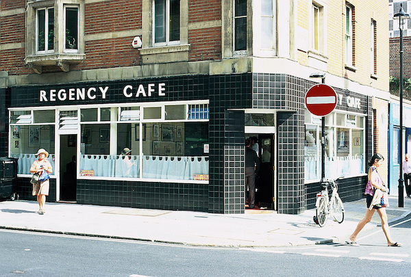 Fuera del Regency Cafe en Londres