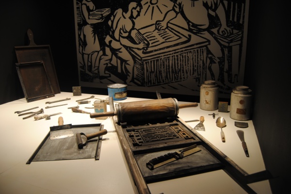 Suministros utilizados para imprimir folletos contra el régimen durante la dictadura en Portugal en el Museu do Aljube, una de las mejores cosas que hacer en Lisboa.