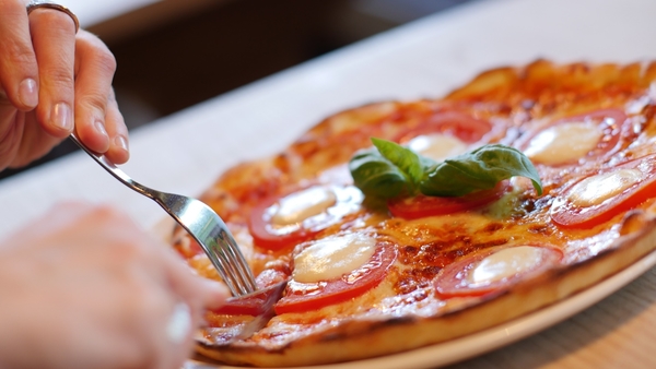 Algunas de las mejores pizzas de Roma se sirven al estilo "tonda".
