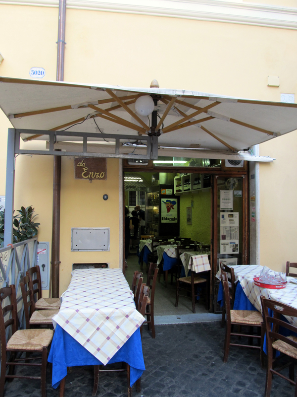 Da Enzo es uno de los mejores lugares para comer en Trastevere, o en toda Roma, en realidad.