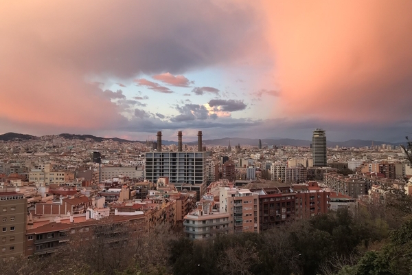 Una vista de Barcelona desde los Jardines Laribal.