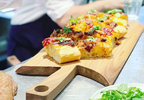 Cocina moderna franco-vasca en Joia, uno de los mejores restaurantes de París.