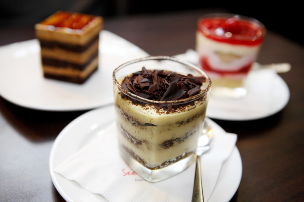 Two Sizes sirve algunos de los mejores tiramisú de Roma, lo adivinaste, ¡dos tamaños!