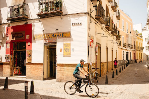 Si estás pensando en alquilar bicicletas en Sevilla, ¡estás de suerte! Hay muchos servicios de alquiler excelentes en la capital andaluza.