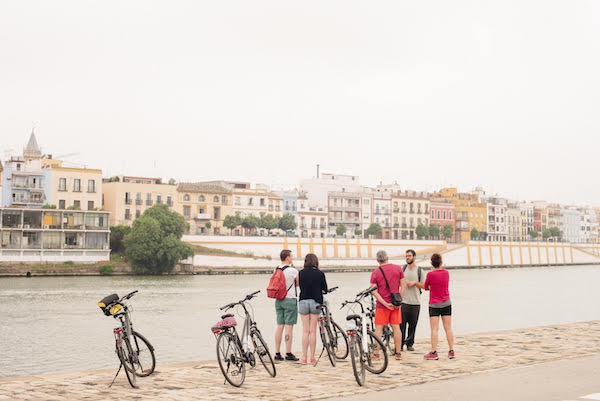 Alquilar bicicletas en Sevilla es una excelente manera de descubrir la ciudad.