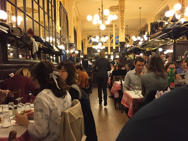 Bouillon Chartier es un ejemplo de los caldos parisinos que han resistido la prueba del tiempo. 