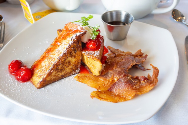 El mejor desayuno en Lisboa no siempre es la comida tradicional portuguesa (aunque es deliciosa). ¡A veces, solo tienes que ir por la tostada francesa!
